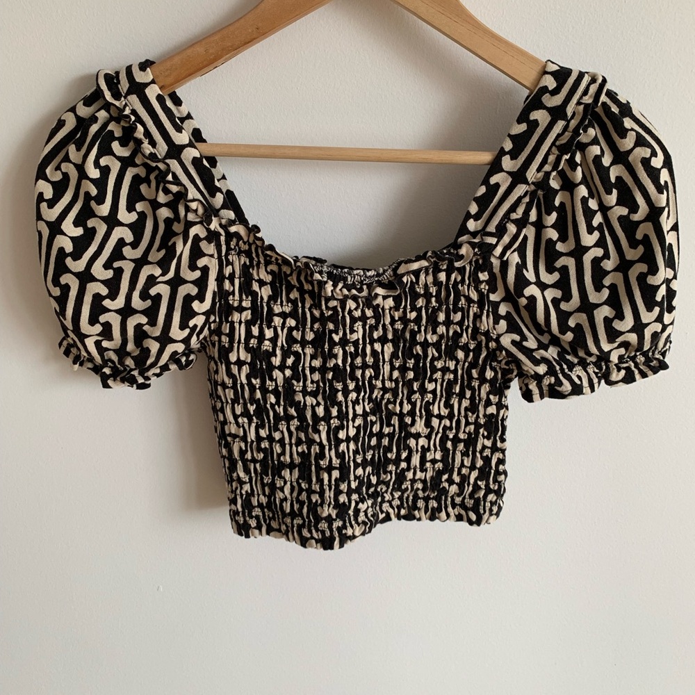 Black and Cream Puff Sleeve Top